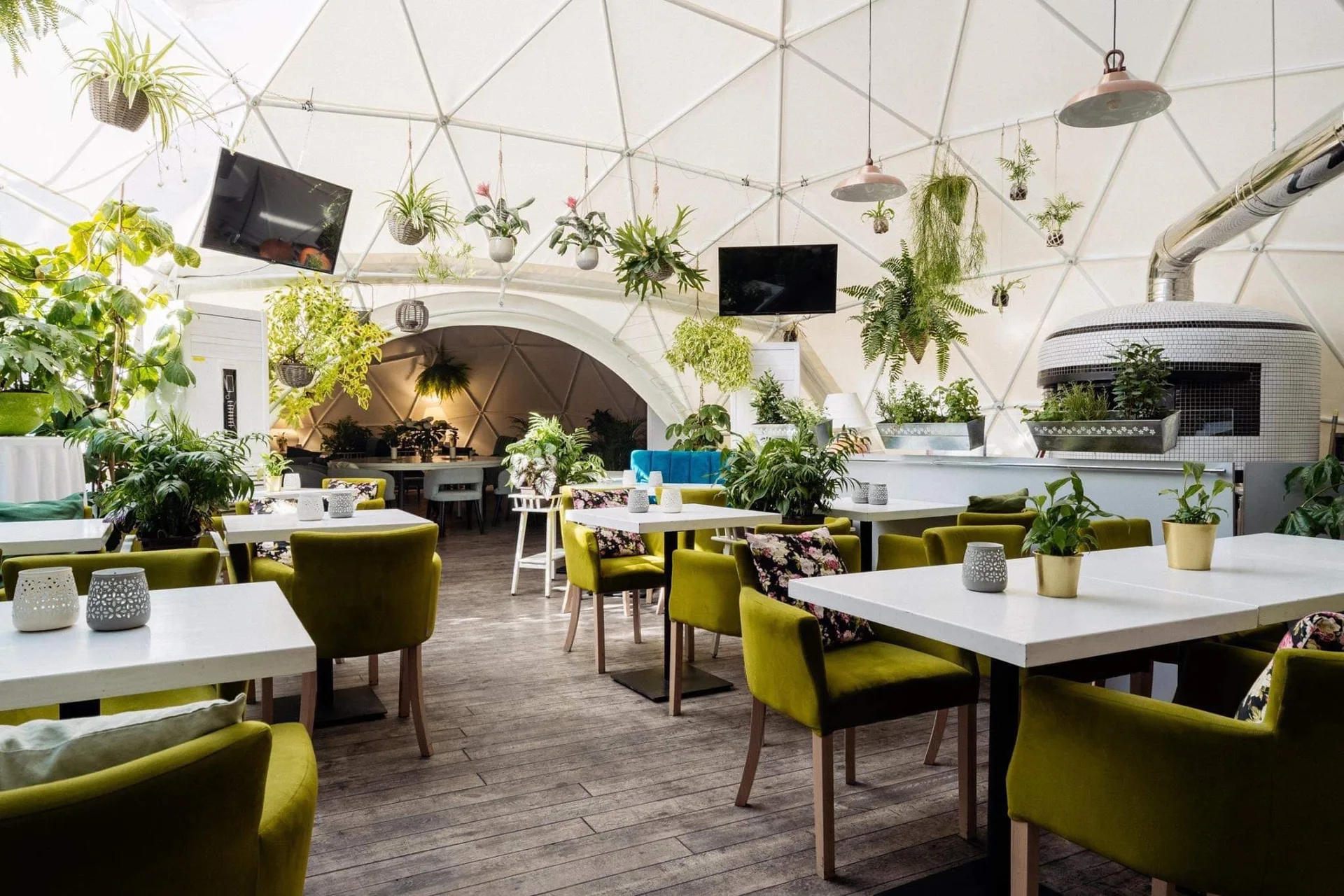 Baroque, Kraków — całoroczna restauracja pod dwoma namiotami sferycznymi