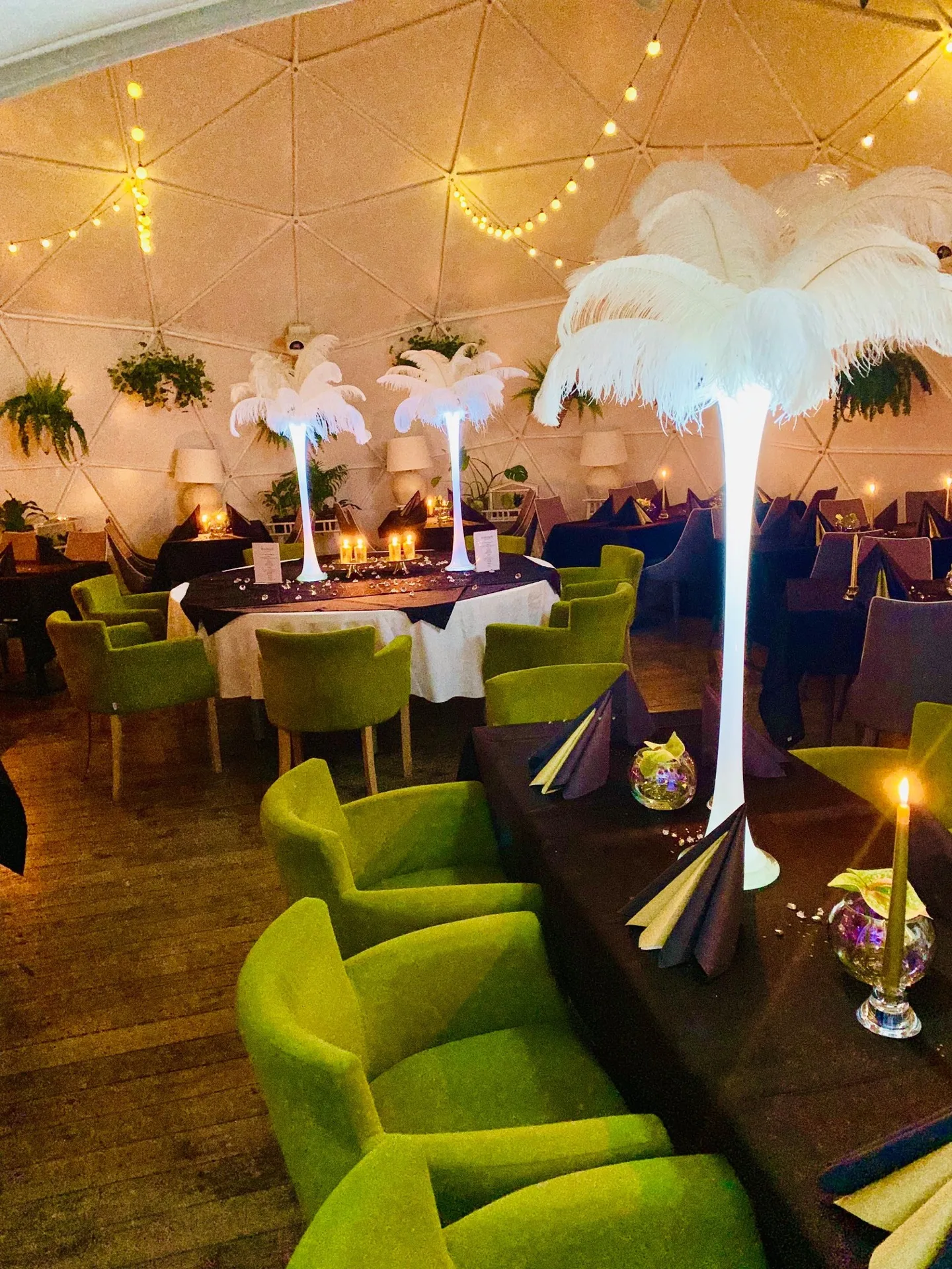 Wnętrze restauracji Baroque w Krakowie — namiot sferyczny z dekoracją bankietową