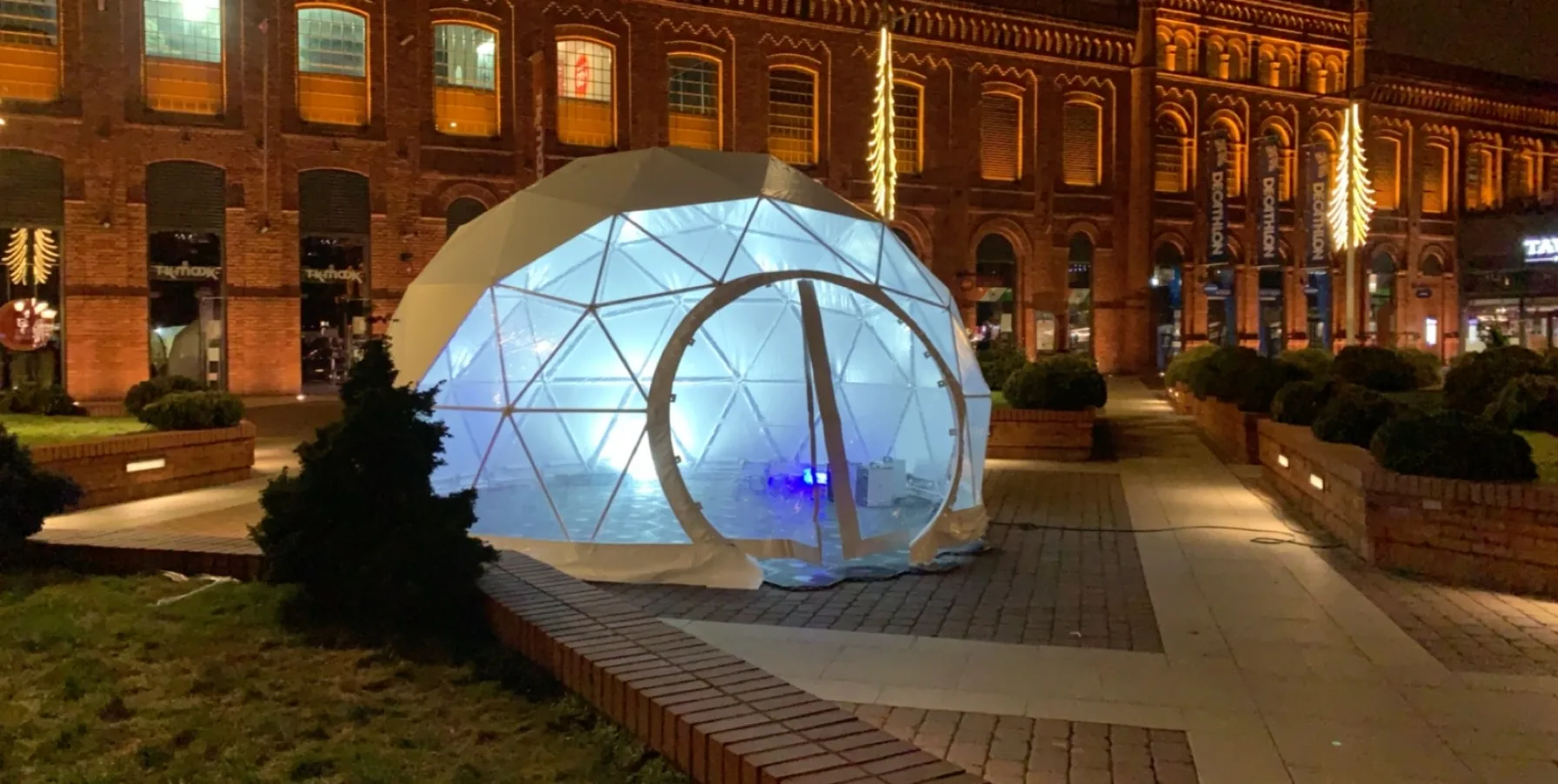 Namiot sferyczny s6 z transparentnym frontem i LED — Farutex