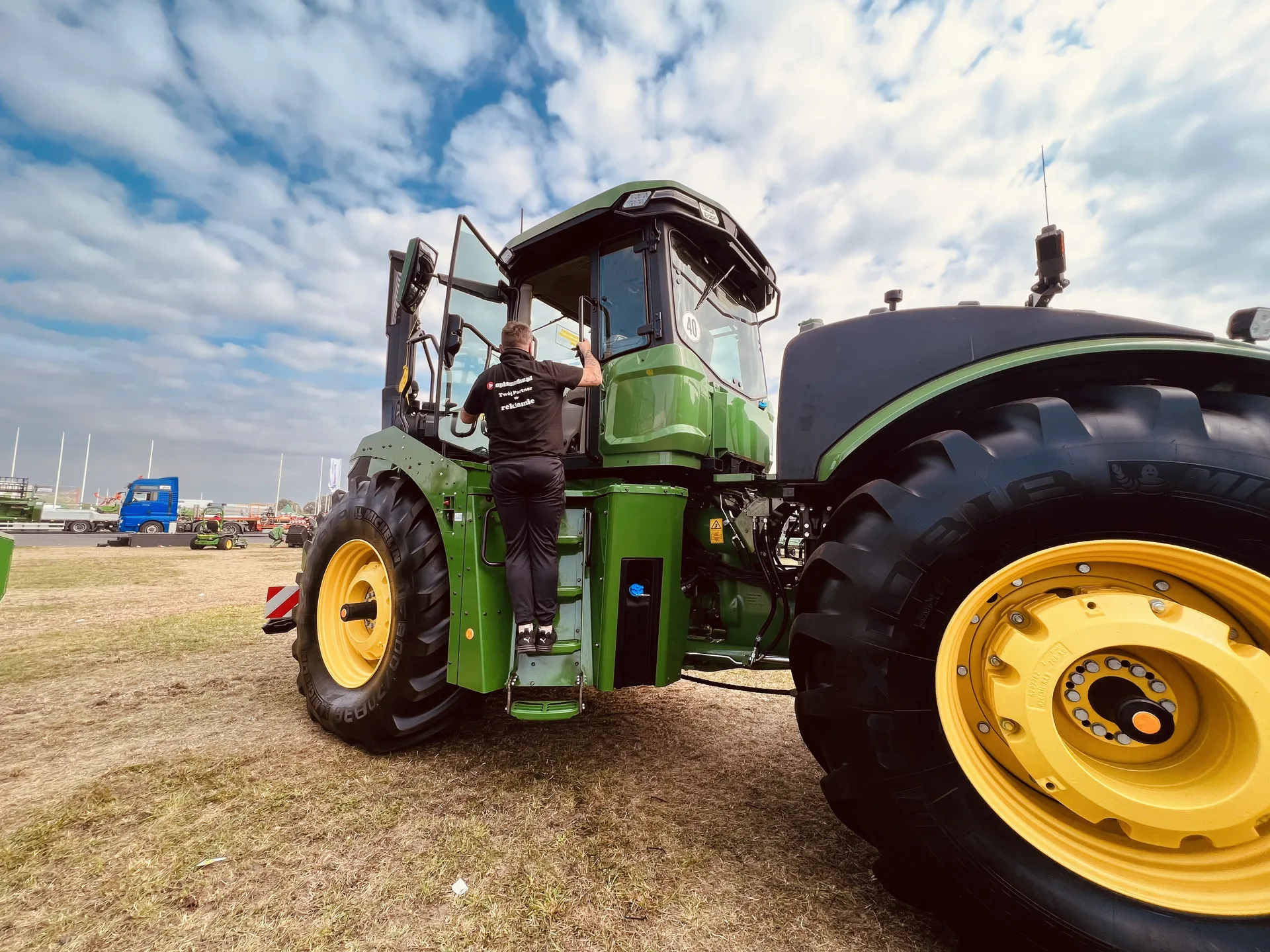 Ciągnik John Deere na Agro Show Bednary