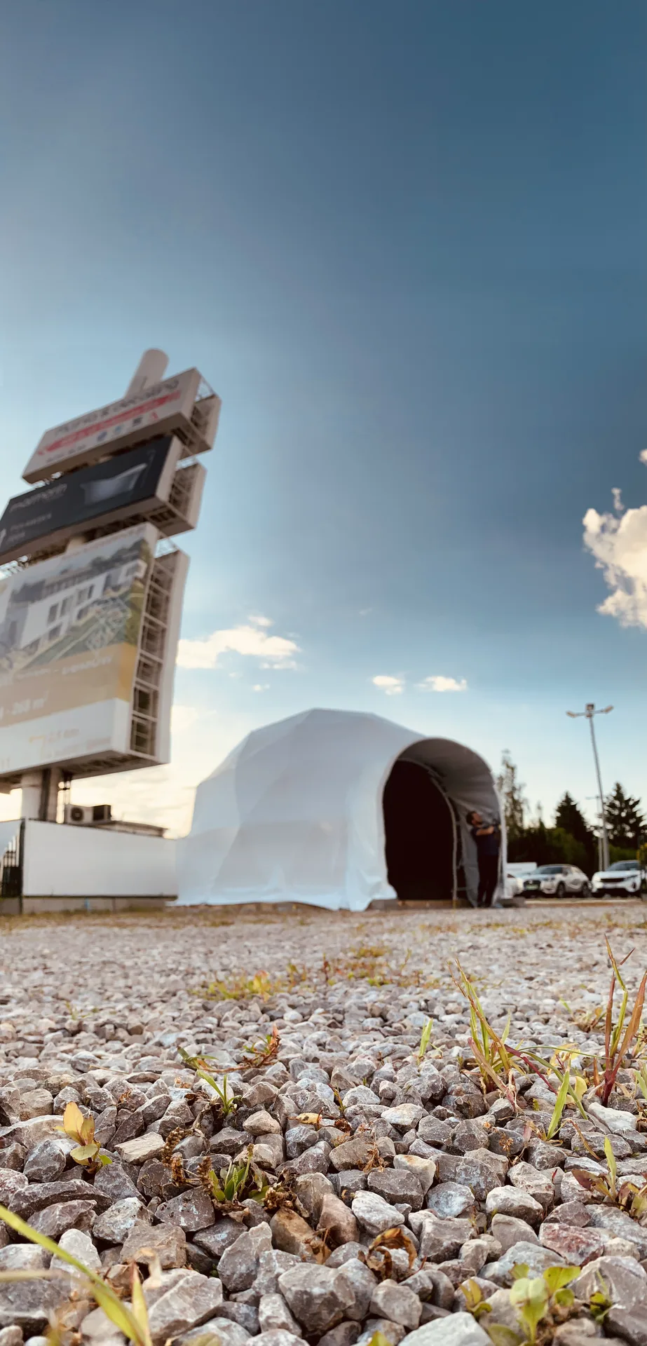 Kopuła sferyczna — studio 360° Peugeot przy salonie