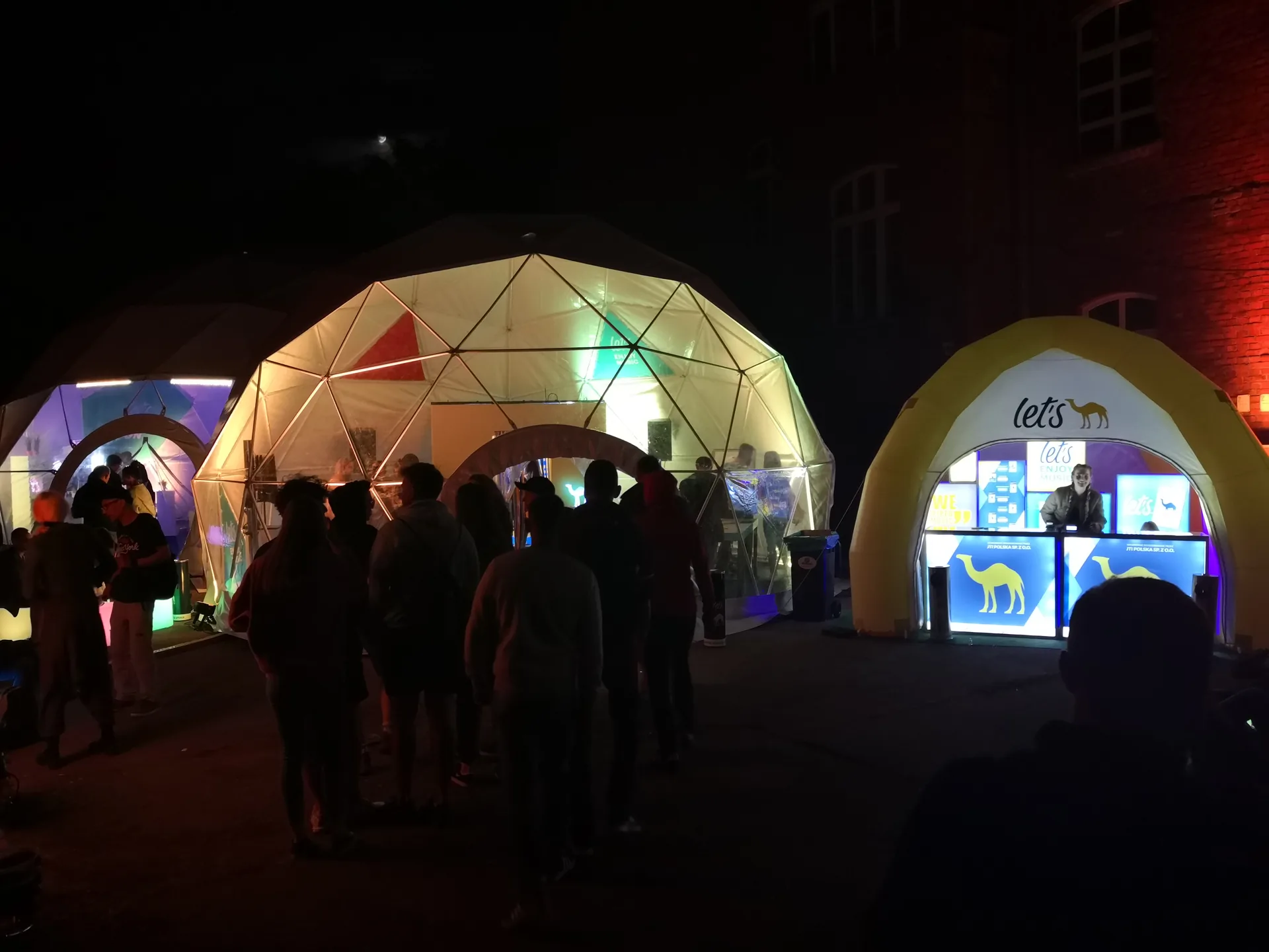 Ostróda Reggae Festival — strefa partnera w kopule sferycznej