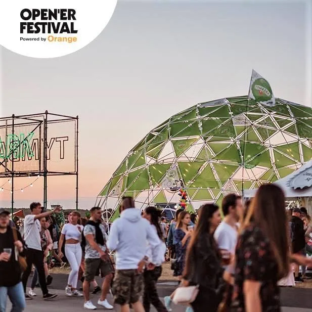 Namiot sferyczny w pełnym brandingu Tymbark na terenie Open'er Festival